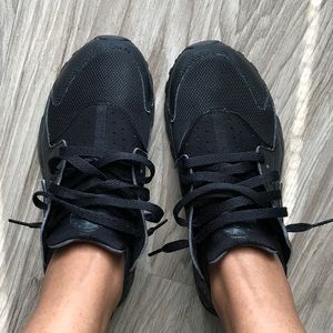 All Black Nike Huarache